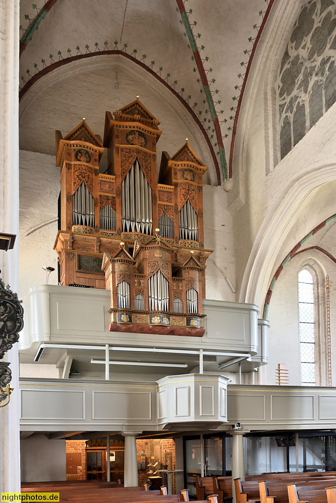 Neustadt in Holstein Stadtkirche. Gotische Basilika erb 1238. Orgel Ersteinbau 17. Jahrhundert. Neubau v Orgelbauer Rowan West 2009. Prospekt restauriert 2017