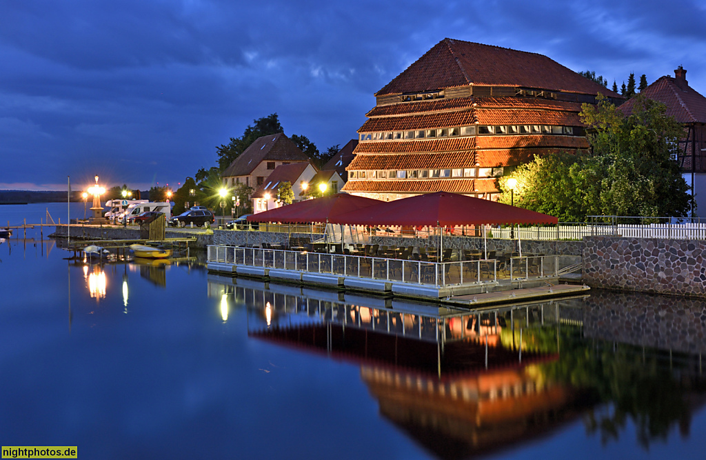 Neustadt in Holstein. Pagodenspeicher erbaut 1830 von Zimmermann Carl Friedrich Trahn für Kaufmann Adam Jansen. Saniert 1991. Untere Querstrasse 3 am Neustädter Binnenwasser