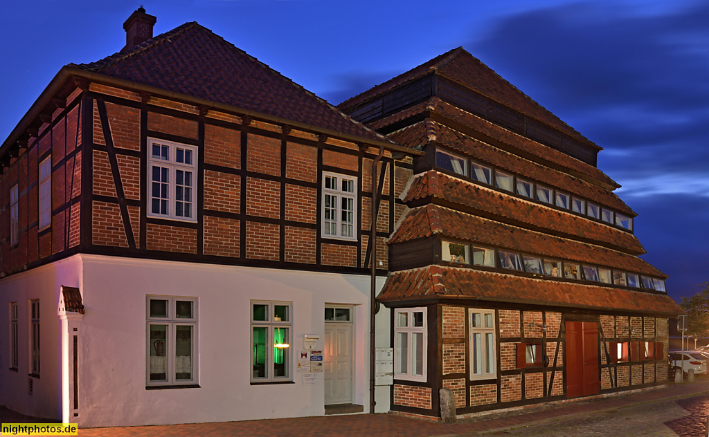 Neustadt in Holstein. Pagodenspeicher erbaut 1830 von Zimmermann Carl Friedrich Trahn für Kaufmann Adam Jansen. Saniert 1991. Untere Querstrasse 3 am Neustädter Binnenwasser