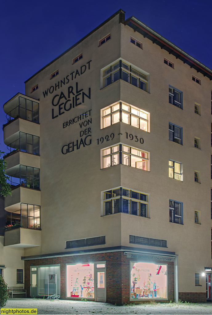 Berlin Prenzlauer Berg. Wohnstadt Carl Legien. Erbaut 1928-1930 von Bruno Taut und Franz Hillinger für GEHAG. Siedlung der Berliner Moderne im UNESCO Weltkulturerbe. Erich-Weinert-Strasse 101 Ecke Gubitzstrasse 40