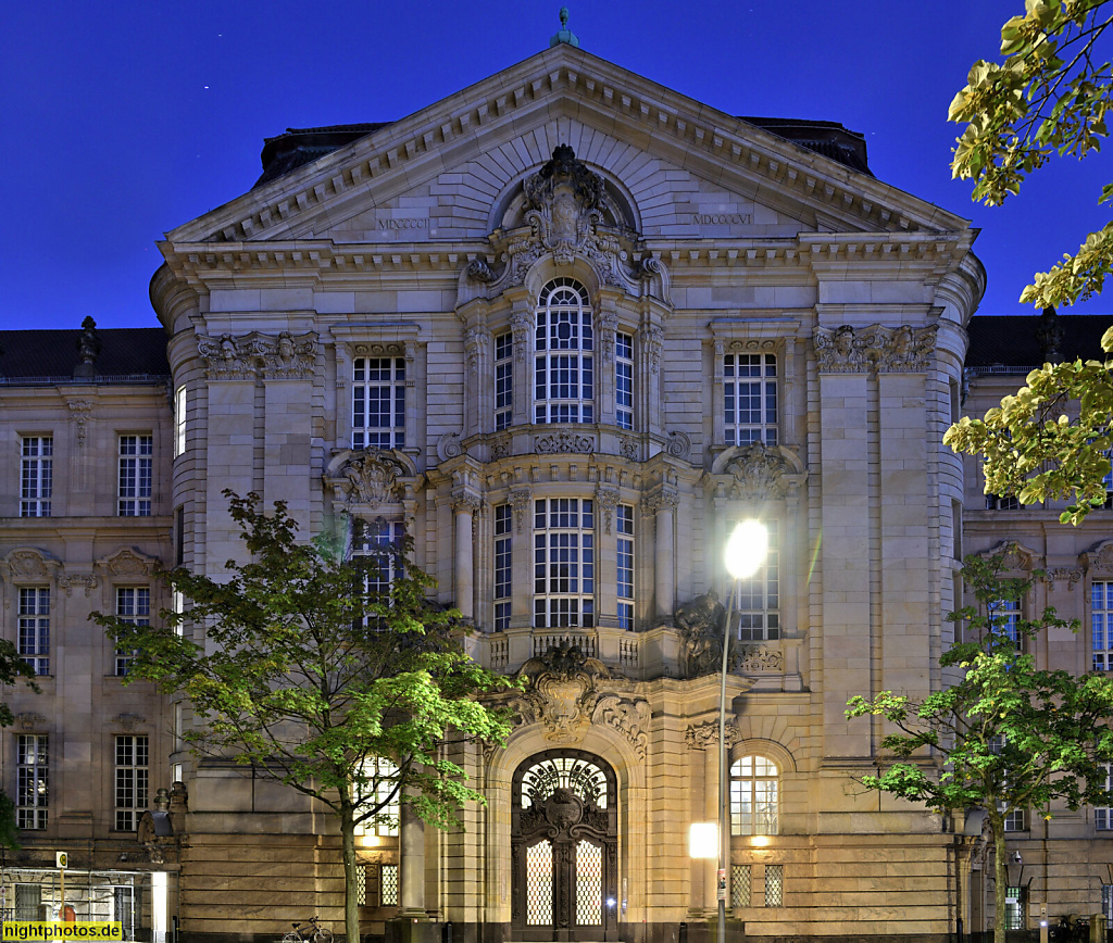 Berlin Mitte Moabit. Landgericht Berlin. Amtsgericht Tiergarten. Erbaut 1902-1906 von Rudolf Mönnich und Carl Vohl nach Vorentwurf von Paul Thoemer und Jean Fasquel im neobarocken Stil. Turmstrasse 89-93