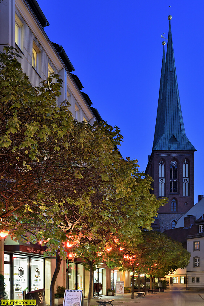 Berlin Mitte. Am Nussbaum im Nikolaiviertel mit Nikolaikirche. Erstbau 1170. Letzter Umbau 1784-1797. Nachkriegsrekonstruktion