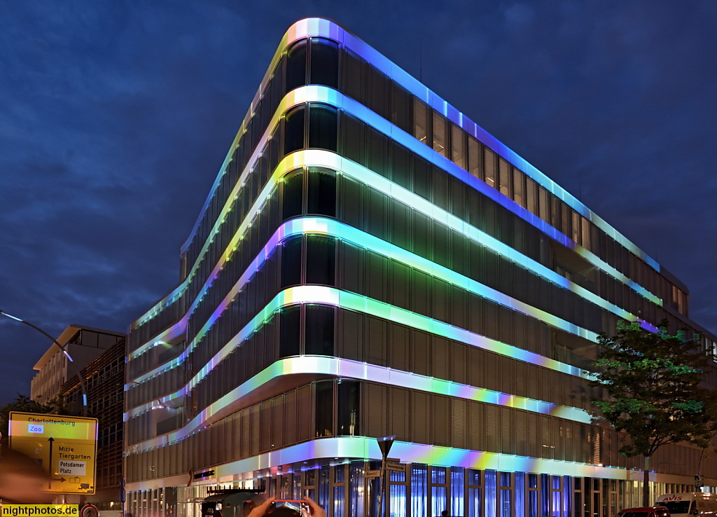 Berlin Schöneberg Sony Music Entertainment erbaut 2018-2021 von Gewers Pudewill für PW Real Estate und Pecan Development. Festival of Lights. Bülowstrasse 80