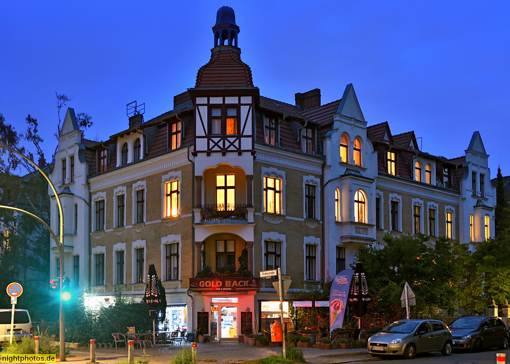 Berlin Lichterfelde Mietshaus mit übergiebeltem Risalit erbaut 1904 von Maurermeister August Höhne als Architekt und Bauherr. Dürerstrasse 23