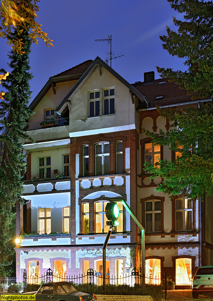 Berlin Lichterfelde Mietshaus erbaut 1903-1904 von August Höhne. Juweliergeschäft. Drakestrasse 18