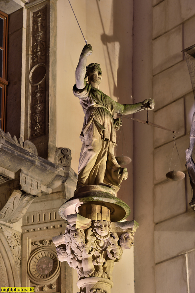 Görlitz. Rathaustreppe erbaut 1537-1538 von Wendel Roskopf mit Justitia von 1591. Kopie nach 1950