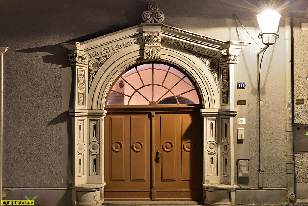Görlitz. Renaissanceportal mit sprossiertem Oberlicht an einem Wohnhaus. Erbaut 1520 nach Brand. Brüderstrasse 10