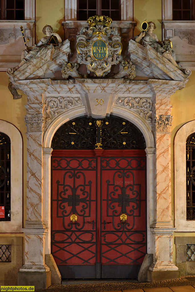 Görlitz. Barockhaus Neissstraße 30. Kulturhistorisches Museum seit 1951. Erbaut 1727-1729 von Ratsbaumeister Samuel Suckert und Oberlandbaumeisters Johann Friedrich Karcher. Bauherr Leinwand- und Damasthändler Christian Ameiss. 1779-1945 Sitz der Oberlaus