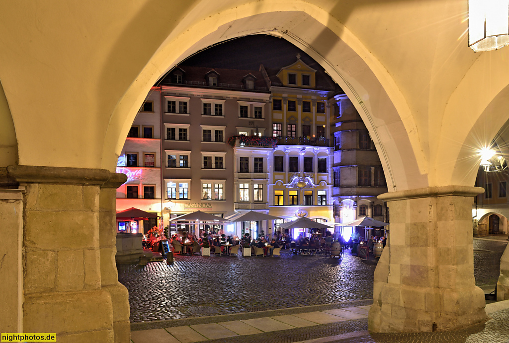 Görlitz. Laubengang hinter Spitzbogen Arkaden vor den Hallenhäusern am Untermarkt 3. Erbaut 1535 im Spätmittelalter bis Frührenaissance. Restaurants in der 'Zeile'