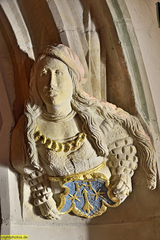 Görlitz. Sitznischenportal an einem Renaissancebau bezeichnet mit 1566. Rundbogenportal vierfach. Brüderstrasse 16