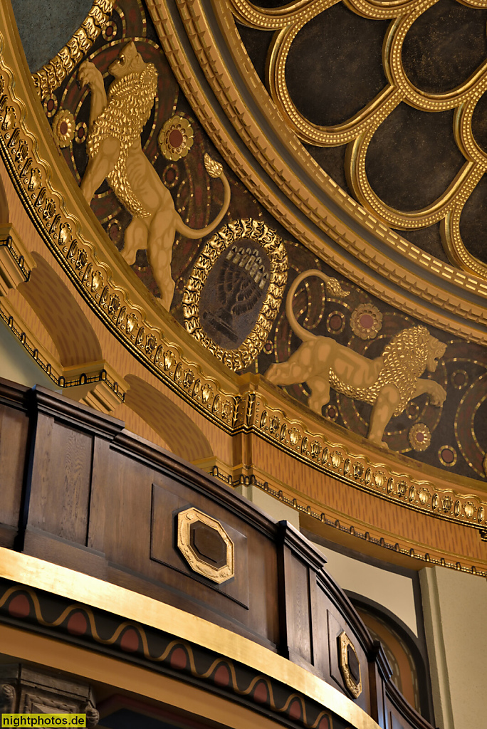 Görlitz. Synagoge erbaut 1909-1911 als Monumentalbau von Lossow und Kühne. Stadterwerb 1963. Saniert ab 1991. Europäisches Kulturzentrum seit 2021. Kuppel und Löwenfries