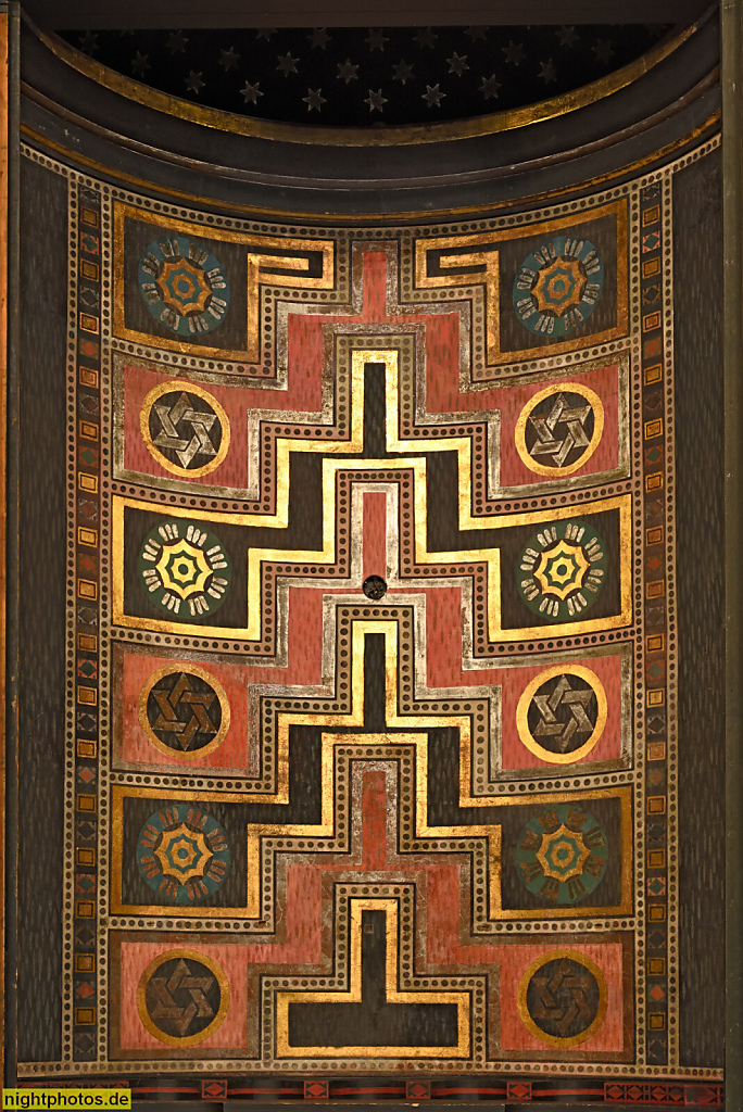 Görlitz. Synagoge erbaut 1909-1911 als Monumentalbau von Lossow und Kühne. Stadterwerb 1963. Saniert ab 1991. Europäisches Kulturzentrum seit 2021. Ehemaliger Altarraum