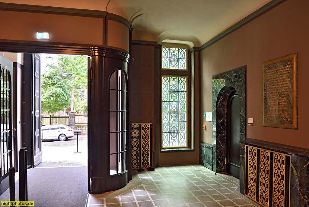 Görlitz. Synagoge erbaut 1909-1911 als Monumentalbau von Lossow und Kühne. Stadterwerb 1963. Saniert ab 1991. Europäisches Kulturzentrum seit 2021. Vestibül