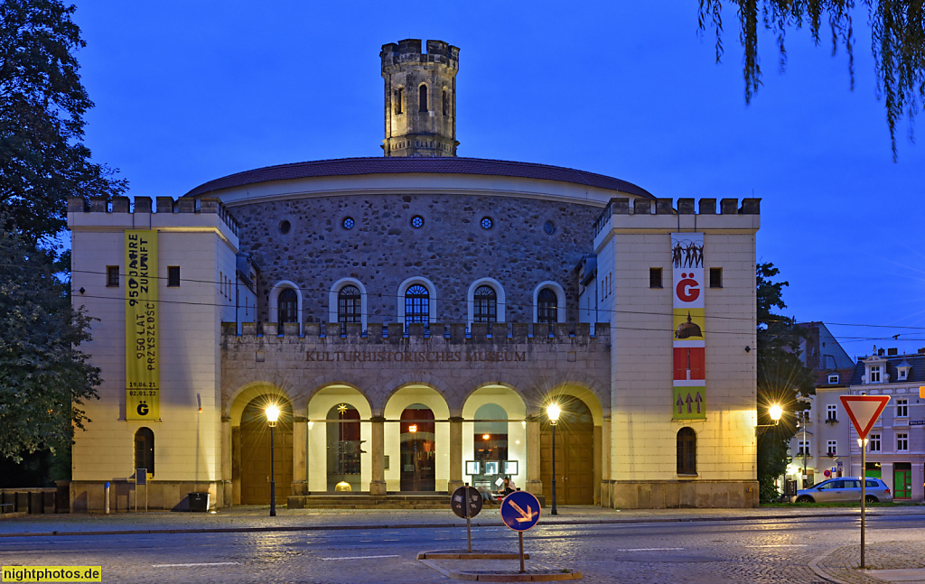 Görlitz. Kulturhistorisches Museum seit 1931 in der Kaisertrutz. Erbaut 1490 als Teil der Stadtbefestigung. Arkaden und Ecktürme mit Zinnen 1848. Hauptwache 1850-1931