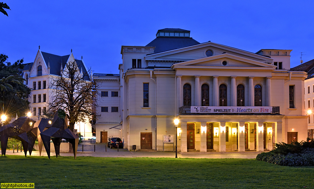 Görlitz. Gerhart Hauptmann Theater erbaut 1850-1851 von Maurermeister Gustav Kiessler und Baumeister Karl Friedrich Wilhelm Fischer. Rekonstruiert 2001-2002. Demianiplatz 2. Hinten Augustum-Annen-Gymnasium