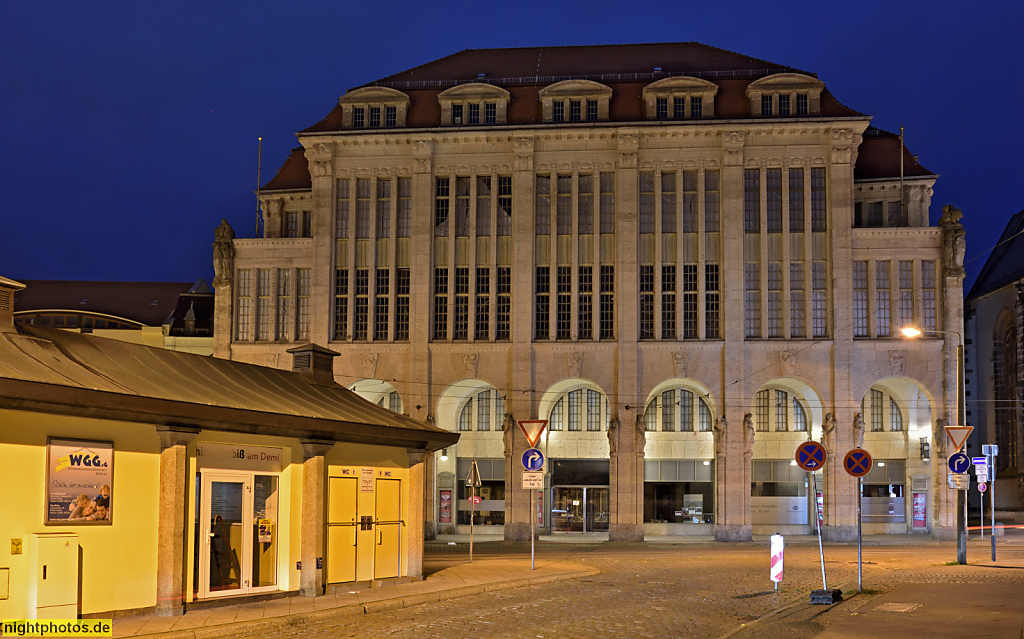 Görlitz. Demianiplatz. Kaufhaus Görlitz erbaut 1912-1913 als 'Kaufhaus zum Strauss' von Carl Schmanns in Stahlskelettbauweise mit Jugendstilfassade nach Vorbild Alfred Messels Berliner Wertheim