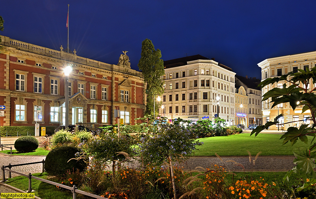 Görlitz. Postamt erbaut 1855 im Stil der Neorenaissance. Backsteinbau mit Sandsteineinfassungen des Bauunternehmers Schwalen. Umbau 1889 zum Hauptpost- und Telegrafenamt. Postplatz 1