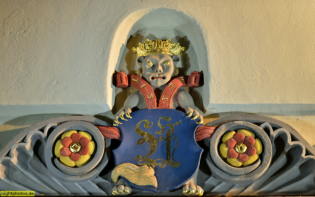 Görlitz. Ehemaliges Gasthaus zum Flyns. Erbaut 1557 als Wohnhaus mit Renaissanceportal. Sitznischenportal. Langenstrasse 1 Ecke Apothekergasse (Datierung laut Portalinschrift)