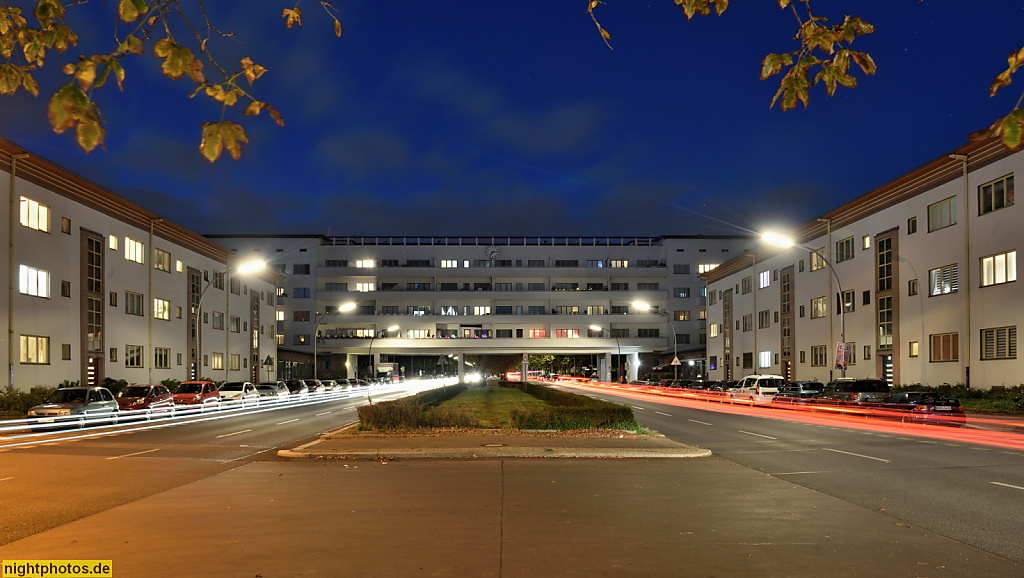 Berlin Reinickendorf Weisse Stadt als Siedlung der Moderne. Brückenhaus erbaut 1929-1931 von Otto Rudolf Salvisberg. UNESCO-Welterbe. Aroser Allee 153-154