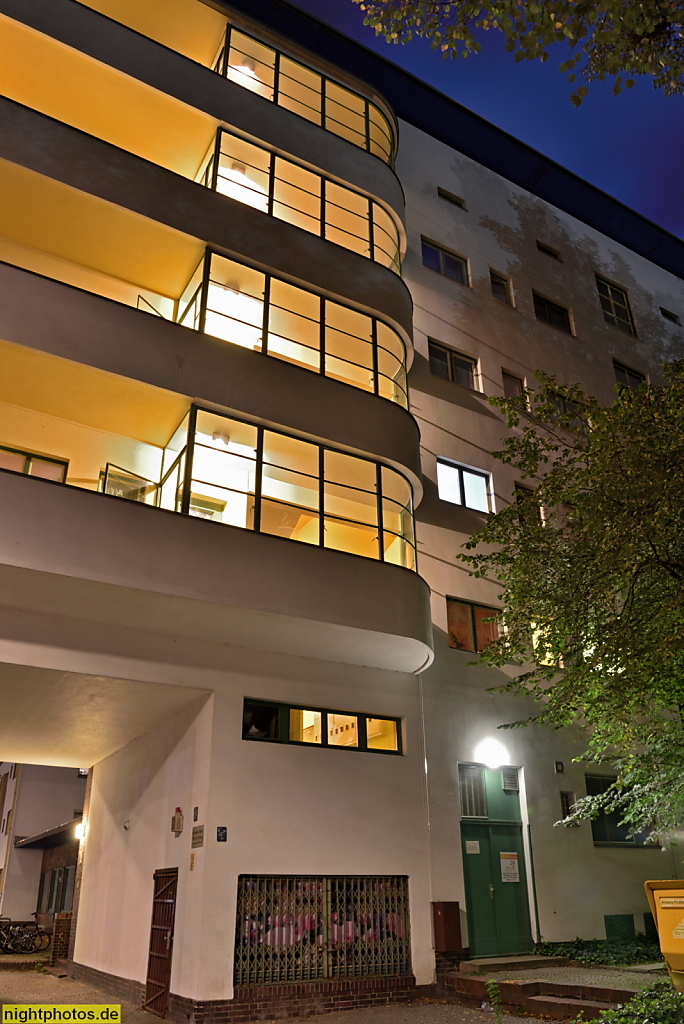 Berlin Reinickendorf Weisse Stadt als Siedlung der Moderne. Brückenhaus erbaut 1929-1931 von Otto Rudolf Salvisberg. UNESCO-Welterbe. Aroser Allee 153