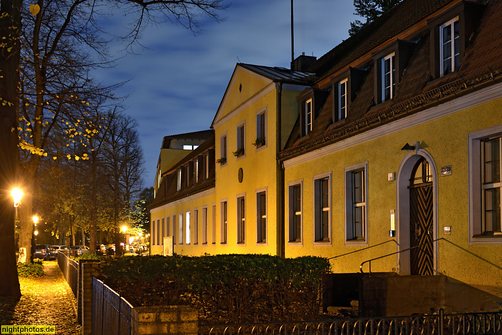 Berlin Lankwitz. Dominikus-Kloster der Gemeinschaft Chemin-Neuf. Erbaut 1776 als Lehnschulzenhof. Umbau 1927 von Josef Bischof. Alt-Lankwitz 37-39