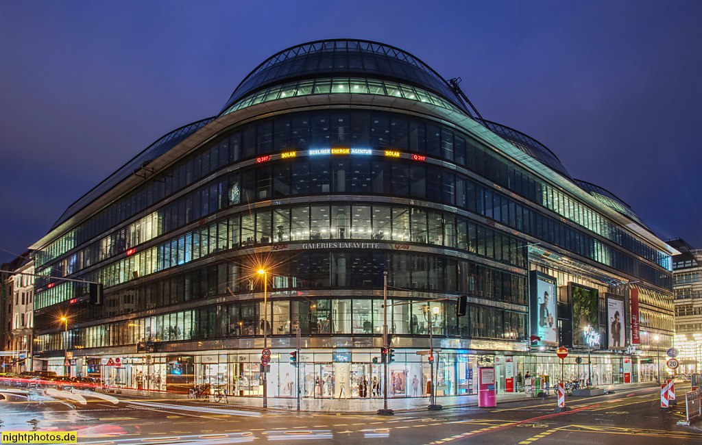 Berlin Mitte Galeries Lafayette. Kaufhaus erbaut bis 1996 von Jean Nouvel im Quartier 207 an der Friedrichstrasse