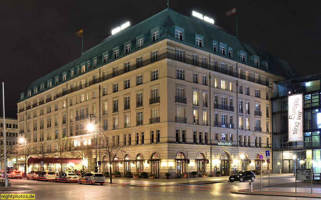 Berlin Mitte. Hotel Adlon Kempinski. Historisierender Neubau erbaut 1995-1997 von Rainer Michael Klotz im Büro Patzschke Klotz und Partner. Unter den Linden 77