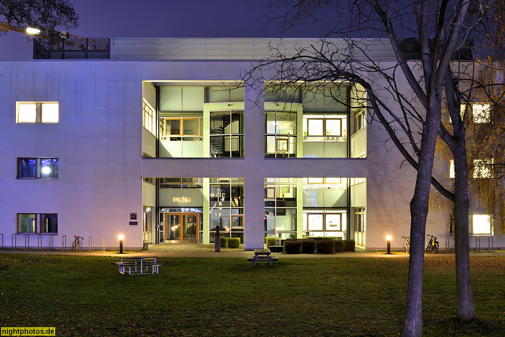 Berlin Buch. Gewerbeobjekt. Erwin-Negelein-Haus. Campus Buch. Robert-Rössle-Strasse 10 Haus 79