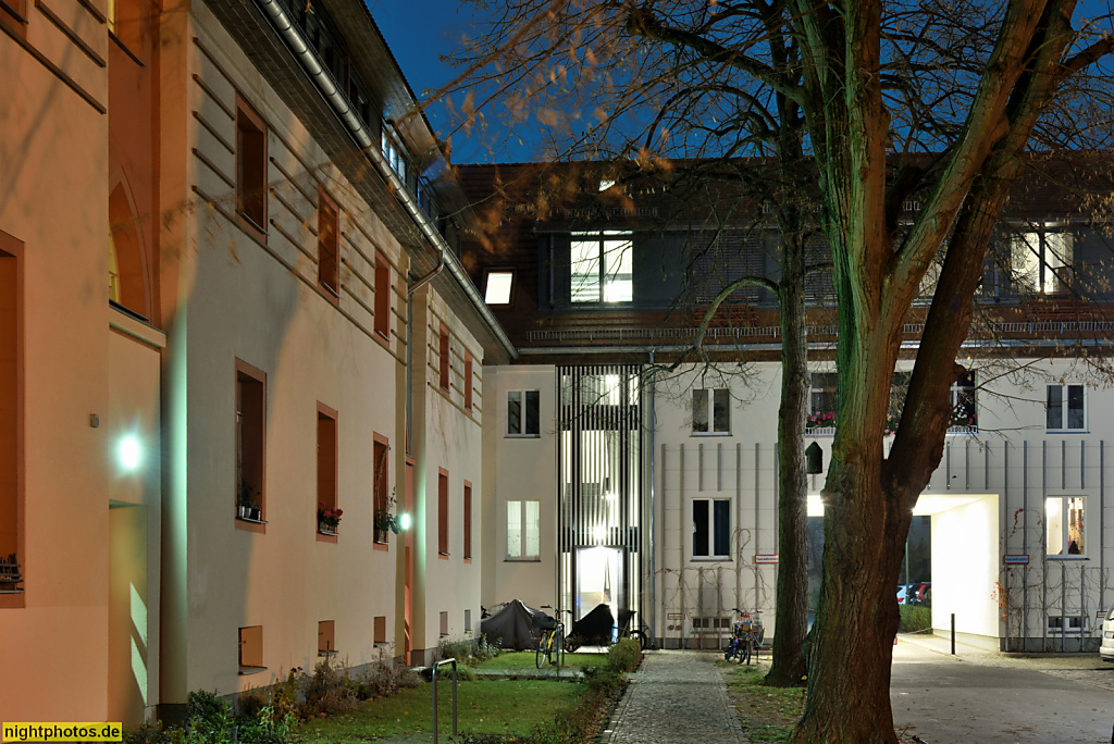 Berlin Schöneberg. Wohnsiedlung Lindenhof der GeWoSüd. Torhaus. Wiederaufbau 1953-1954 von Architekten Franz-Heinrich Sobotka umd Gustav Müller. Reglinstrasse 25-28