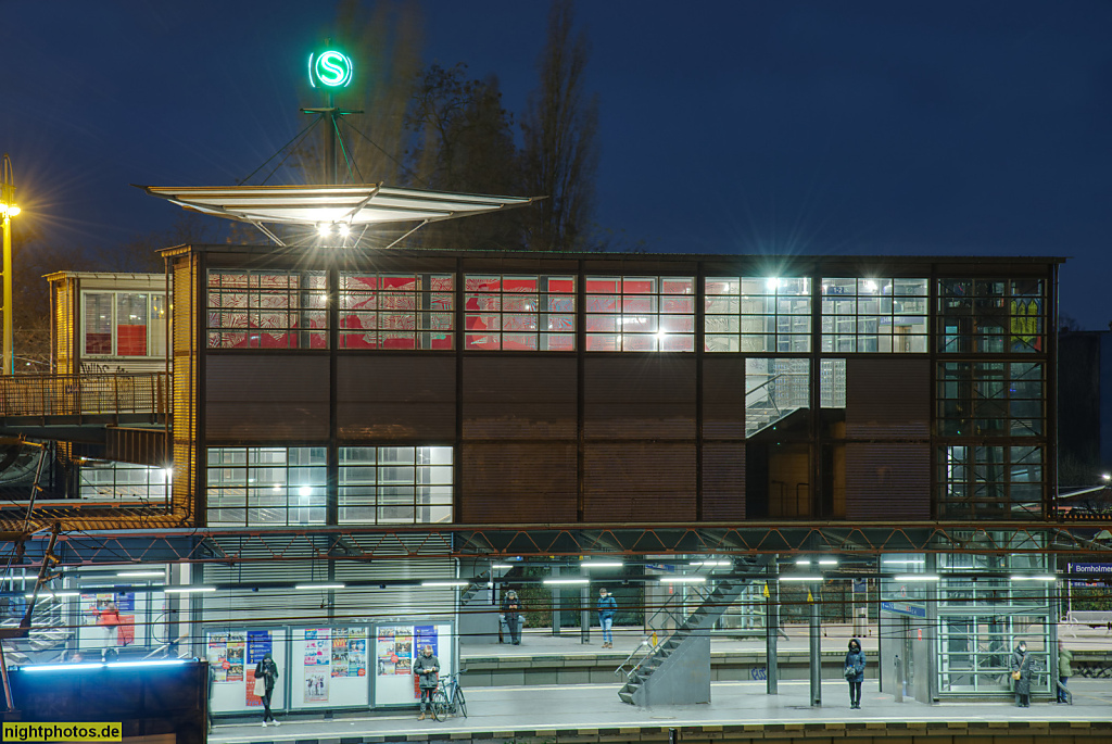 Berlin Prenzlauer Berg. S-Bahnhof Bornholmer Strasse. Erbaut 1934-1935 von Richard Brademann für die Deutsche Reichsbahn. Zugangsbauwerk