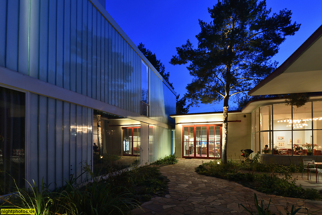 Berlin Schöneberg George-Grosz-Museum. Ehemalige Shell-Tankstelle von 1956. Umgestaltung durch Hager Partner AG. Als Museum eröffnet 2022. Portal. Bülowstrasse 18