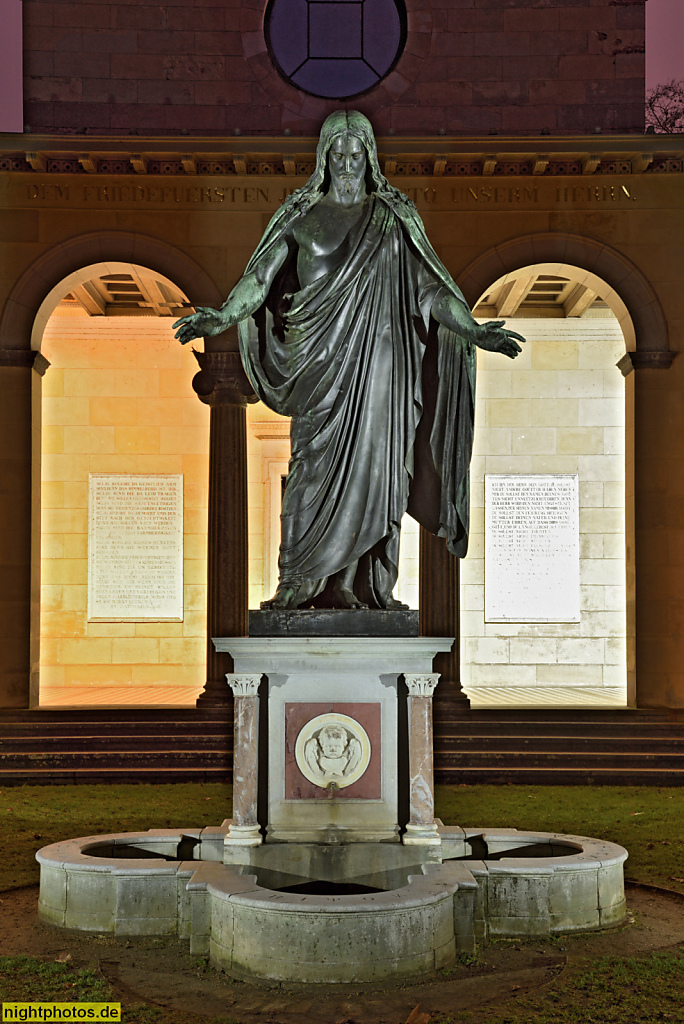 Potsdam. Park Sanssouci. Atrium vor der Friedenskirche. Kopie einer Christusfigur von Bertel Thorvaldsen erschaffen 1821 aus der Frauenkirche in Kopenhagen