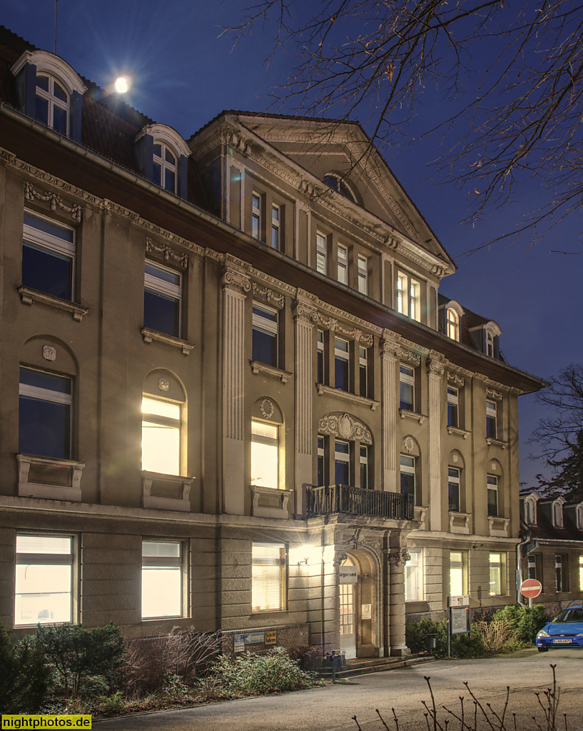 Berlin Reinickendorf. Bezirksamt Reinickendorf Bürgerdienste Bürgeramt seit 1985. Haus 1. Erbaut 1908-1910 von Mohr und Weidner als Humboldtkrankenhaus. Teichstrasse 65