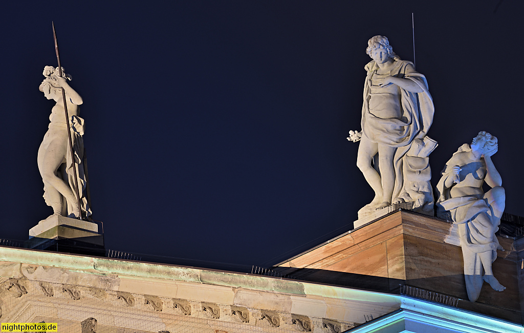 Potsdam. Stadtschloss mit Landtag Nordseite Ostflügel am Fortunaportal am Alten Markt. Dachfiguren Minerva und Odysseus mit Penelope