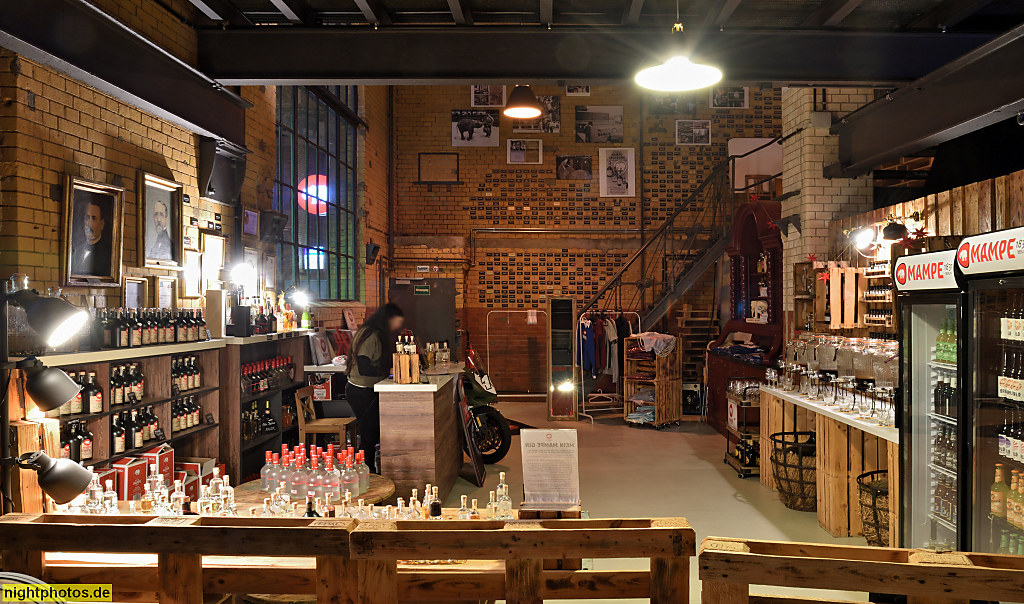 Berlin Kreuzberg. Gewerbehof mit Mampe Spirituosen. Erbaut 1898-1899 von Erdmann und Spindler als Berliner Bierbrauerei AG. Verkaufsraum. Am Tempelhofer Berg 6