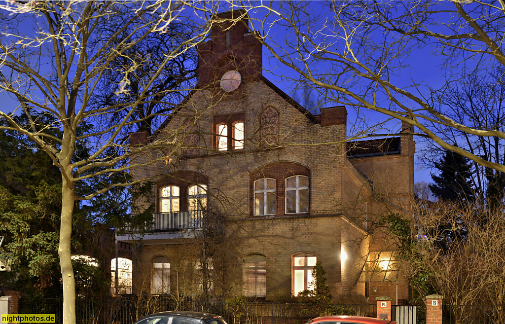 Berlin Steglitz. Wohnhaus giebelständig mit Treppengiebel. Grunewaldstrasse 19