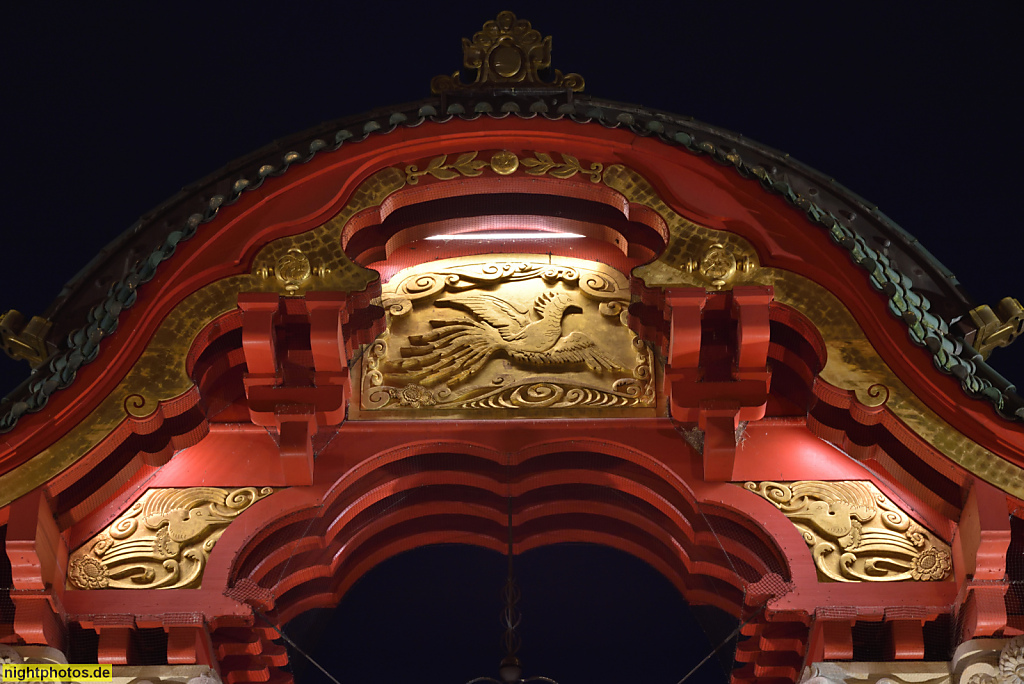 Berlin Mitte Tiergarten. Elefantentor des Zoo Berlin. Erbaut 1899 von Zaar und Vahl. Wiederaufbau 1945-1952. Rekonstruktion 1984. Drachenrelief. Budapester Strasse 32 am Olof-Palme-Platz