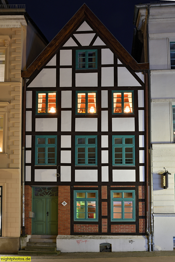 Schwerin. Giebelständiges Fachwerkhaus in der Schlossstrasse 19