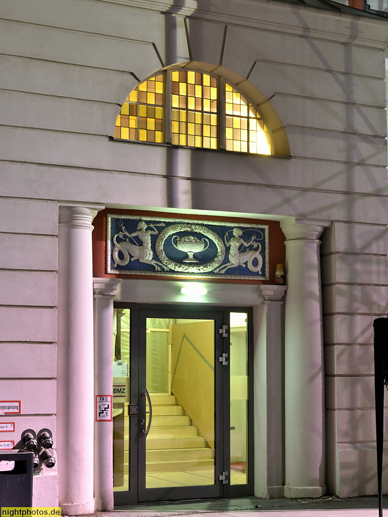 Berlin Mitte. Veranstaltungsstätte Admiralspalast und Kabarett 'Die Distel'. Erbaut 1910-1911 von Heinrich Schweitzer als Vergnügungspalast mit Eisbahn Bädern Veranstaltungsbetrieb und Gastronomie. Friedrichstrasse 101-102
