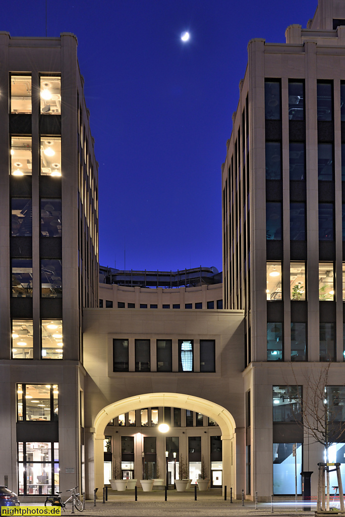 Berlin Kreuzberg. Stresemannquartier erbaut 2015-2017 von Bernd Albers Architekten und Rainer Schmidt Landschaftsarchitekten als Bürogebaeude. Stresemannstraße 123