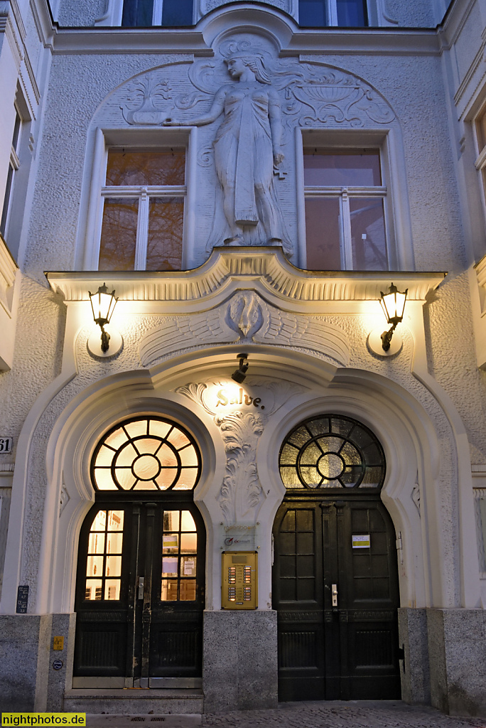 Berlin Wilmersdorf. Mietshaus erbaut 1903-1904 von Gustav Bär mit Jugendstil-Doppelportal. Pariser Strasse 61