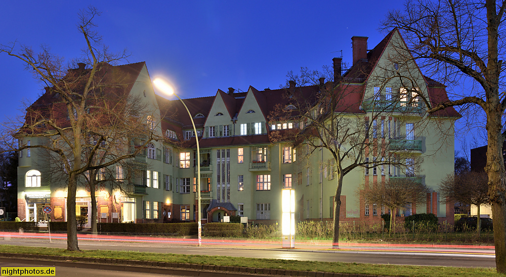Berlin Zehlendorf. Mietshaus erbaut 1908-1909 von Waldemar Glüer. Berliner Strasse 14-14b Ecke Kleinaustrasse