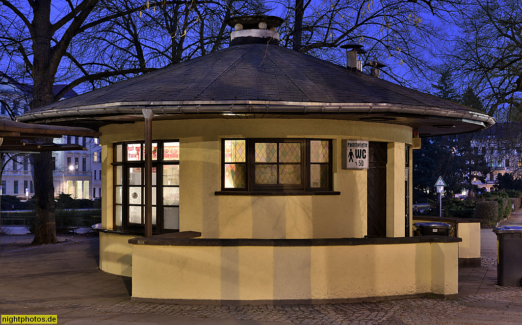 Görlitz. Pavillon mit Imbiss Asia-Küche auf dem Wilhelmsplatz. Pachttoilette WC. Wilhelmsplatz angelegt 1848. Gärtnerisch gestaltet 1860-1862