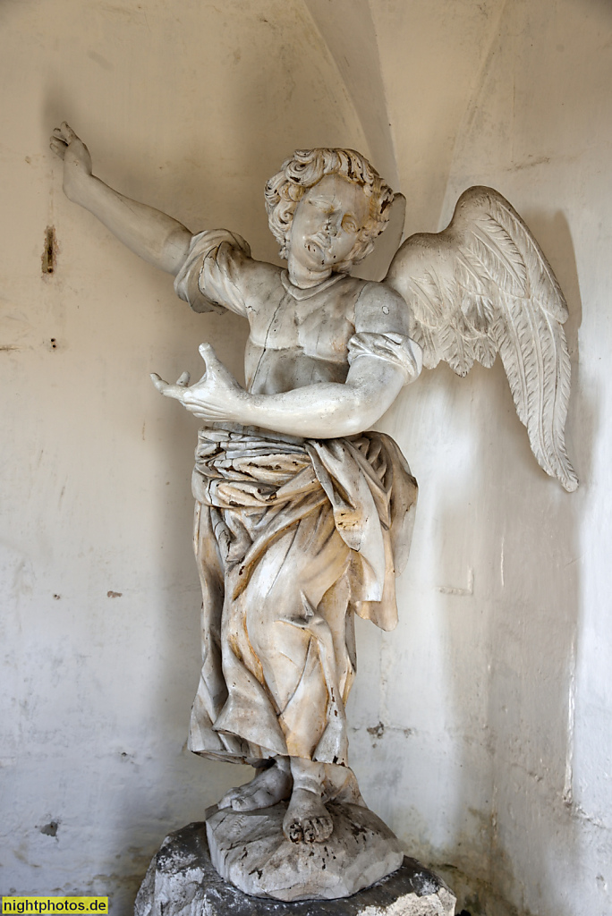 Görlitz Heilig-Grab-Ensemble. Nachbildung der heiligen Stätten erbaut 1481-1504 von Georg Emmerich. Grabkapelle mit weissem Barock Engel holzgeschnitzt. Heilig-Grab-Strasse 79