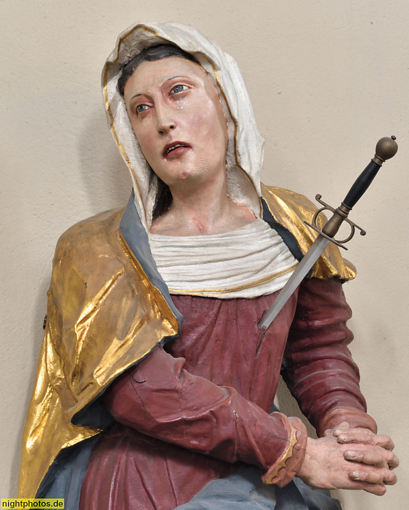 Potsdam Kirche St Peter und Paul erbaut 1867-1870 von August Stüler und Wilhelm Salzenberg. Bauleitung Albert Badstübner. Figur 'Schmerzensmutter'