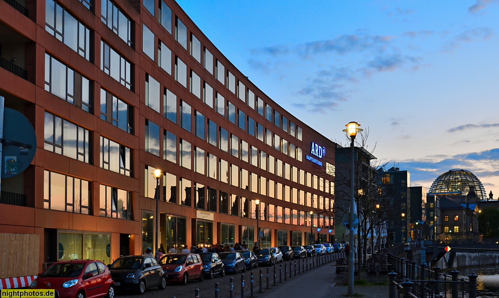 Berlin Regierungsviertel. ARD-Hauptstadtstudio am Reichstagufer. Erbaut 1996-1999 von Ortner und Ortner Baukunst mit Hanns-Peter Wulff
