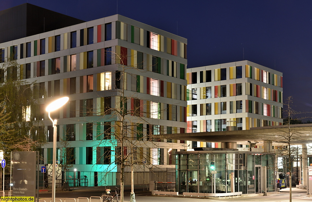 Berlin Regierungsviertel. Luisenhof West erbaut 2020-2021 als Holzmodulbau von Sauerbruch Hutton für Bundestag Abgeordnetenbüros bedingt durch Überhangsmandate