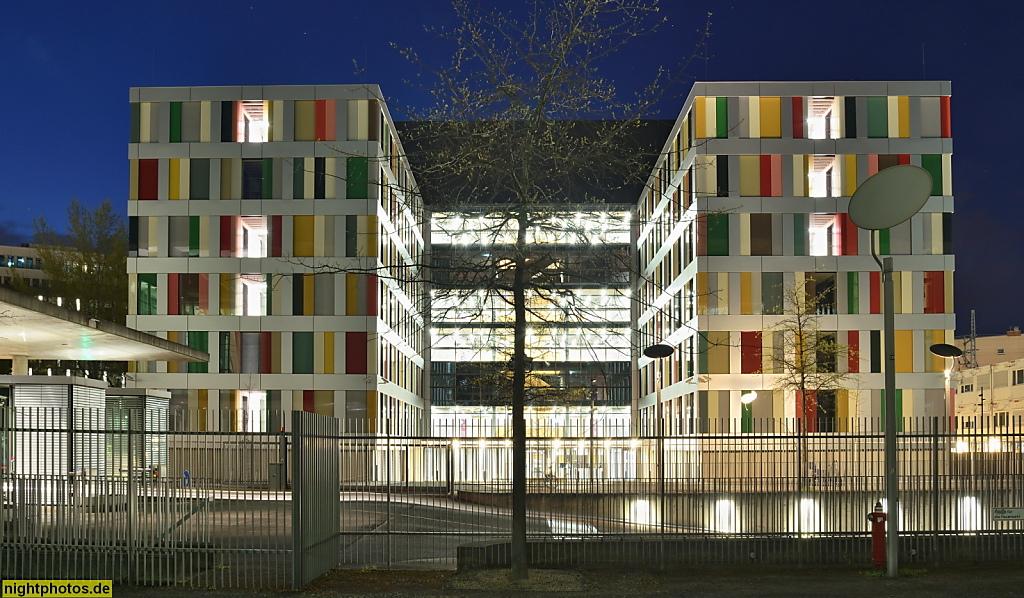 Berlin Regierungsviertel. Luisenhof West erbaut 2020-2021 als Holzmodulbau von Sauerbruch Hutton für Bundestag Abgeordnetenbüros bedingt durch Überhangsmandate