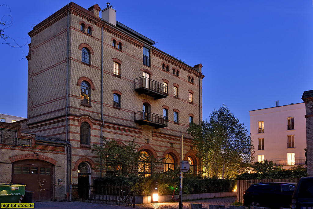 Berlin Prenzlauer Berg. Wohnhaus. Erbaut 1892-1893 von Arthur Rohmer als Schneiders Brauerei. Greifswalder Strasse. Am Schweizer Garten 76-80