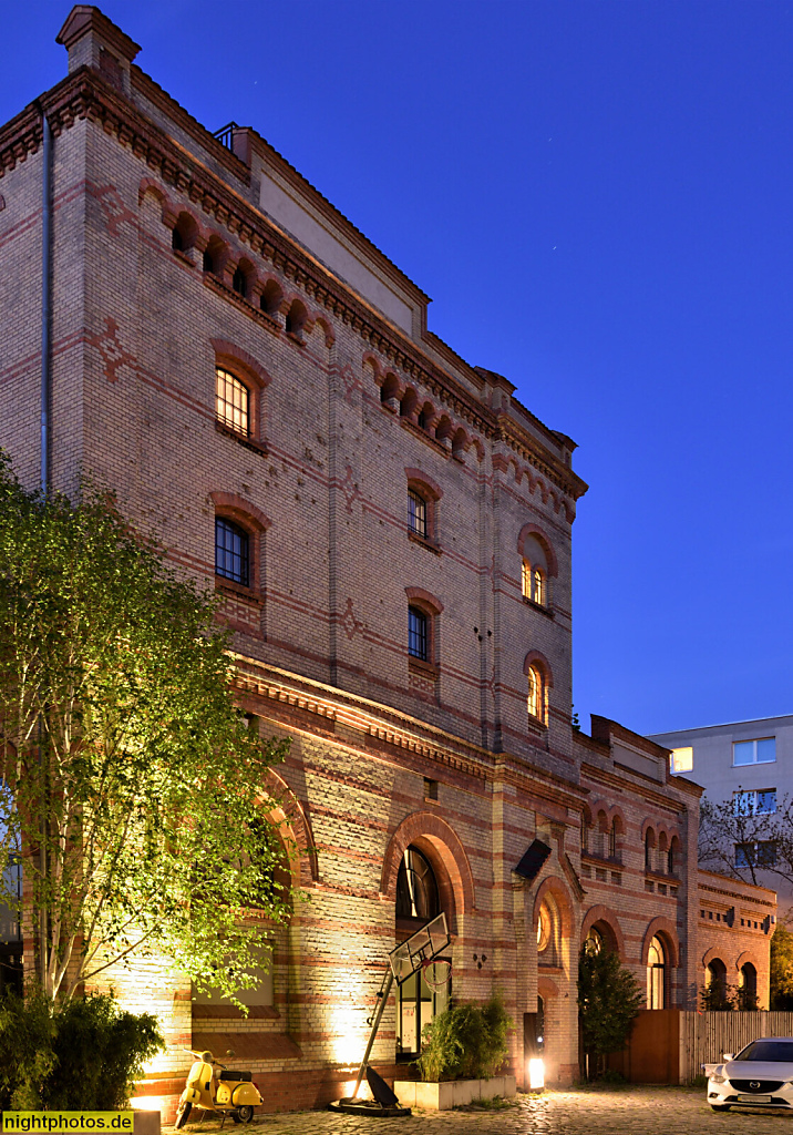 Berlin Prenzlauer Berg. Wohnhaus. Erbaut 1892-1893 von Arthur Rohmer als Schneiders Brauerei. Greifswalder Strasse. Am Schweizer Garten 76-80